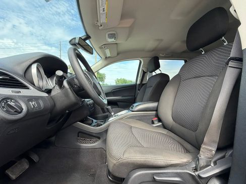 Used 2020 Dodge Journey SE FWD image 13