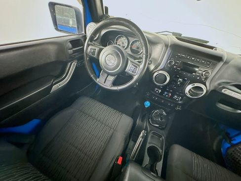 Used 2011 Jeep Wrangler Unlimited Sahara w/ Dual Top Group AWD/4WD image 9