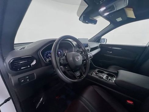 Certified 2025 Honda Pilot Black Edition image 18