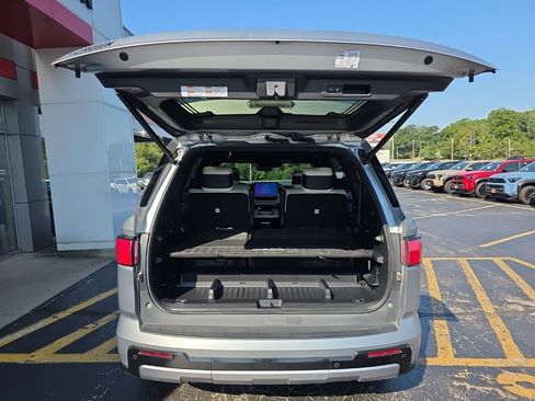 Used 2023 Toyota Sequoia Capstone AWD/4WD image 5