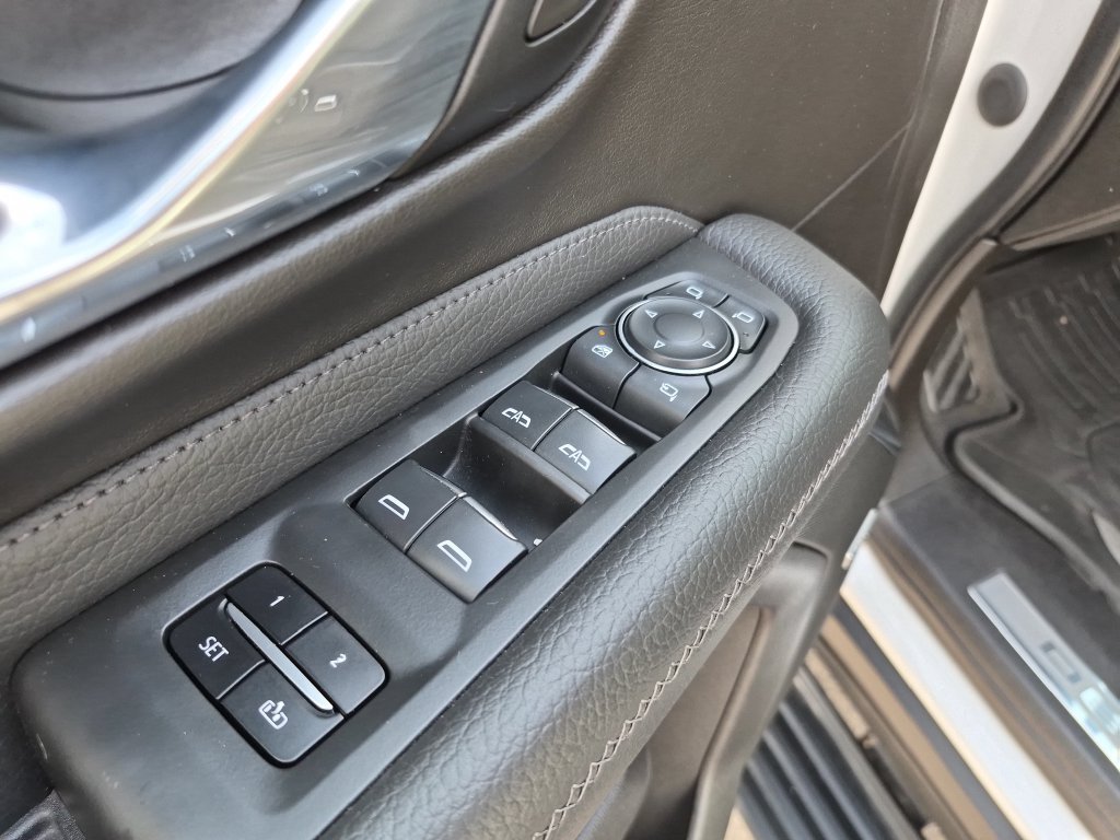 Used 2021 GMC Yukon Denali w/ Denali Premium Package RWD image 17