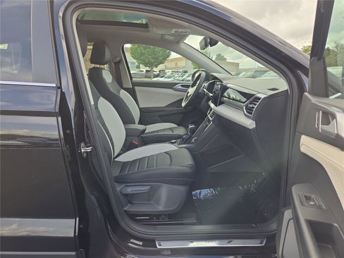 New 2025 Volkswagen Taos SEL image 31