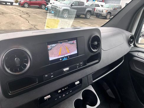 Used 2024 Mercedes-Benz Sprinter 2500 image 18