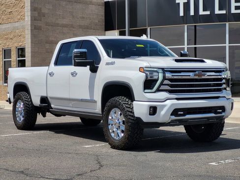 Used 2024 Chevrolet Silverado 3500 High Country w/ High Country Premium Package AWD/4WD image 2