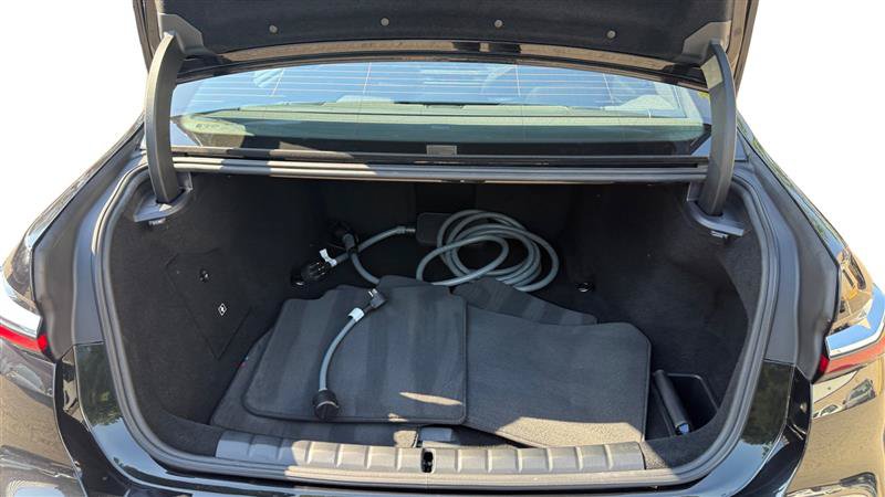 Used 2023 BMW i7 xDrive60 AWD/4WD image 19