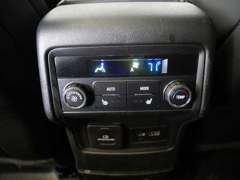 Used 2022 GMC Acadia Denali w/ Denali Ultimate Package AWD/4WD image 39