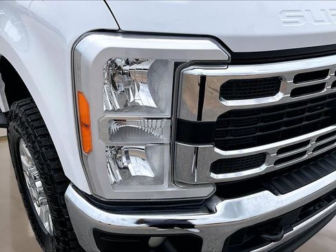 Used 2023 Ford F250 XLT w/ FX4 Off-Road Package AWD/4WD image 31