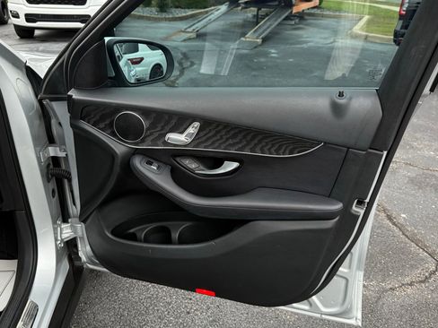 Used 2018 Mercedes-Benz GLC 300 image 9