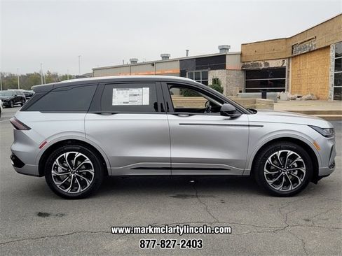 New 2026 Lincoln Nautilus Reserve image 2