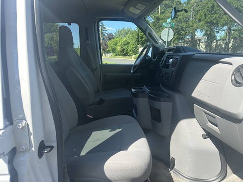 Used 2013 Ford E-350 and Econoline 350 XLT RWD image 8