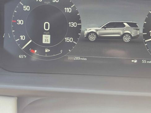 Used 2025 Land Rover Discovery Metropolitan Edition AWD/4WD image 28
