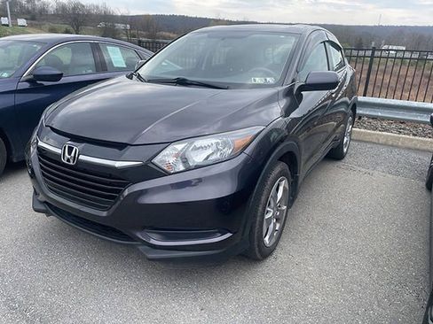 Used 2018 Honda HR-V LX image 3