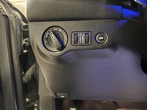 Used 2018 Dodge Challenger SXT image 15