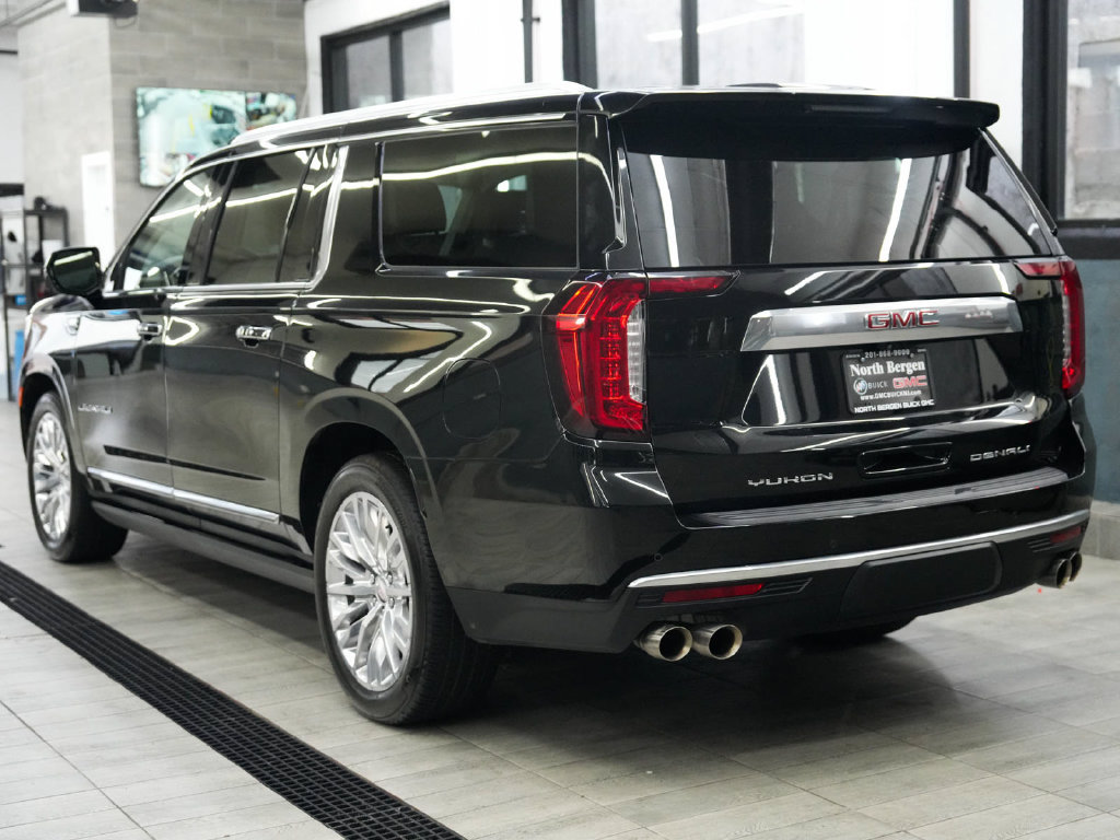 Used 2023 GMC Yukon XL Denali w/ Advanced Technology Package AWD/4WD image 6