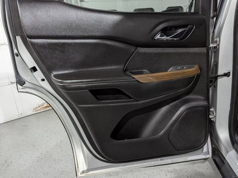 Used 2018 GMC Acadia SLE image 19