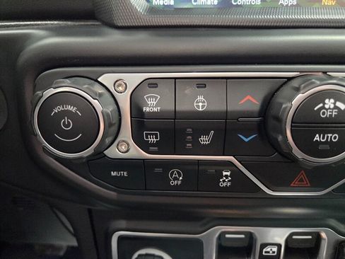 Used 2022 Jeep Wrangler Unlimited Sahara w/ LED Lighting Group AWD/4WD image 49
