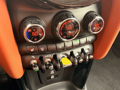 Certified 2024 MINI Cooper SE image 17