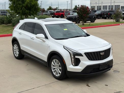 Certified 2023 Cadillac XT4 Luxury w/ Cold Weather Package FWD image 10