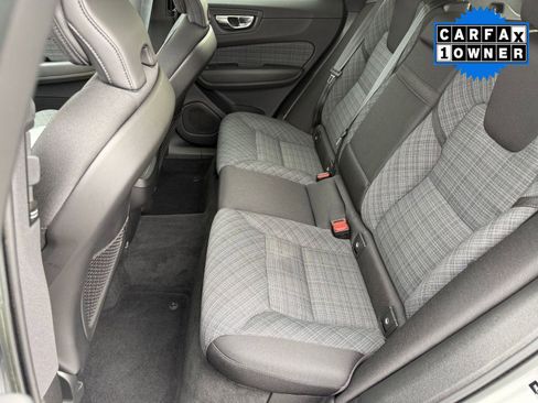 Used 2022 Volvo XC60 B5 Momentum image 26