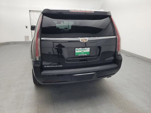 Used 2018 Cadillac Escalade Premium Luxury AWD/4WD image 6