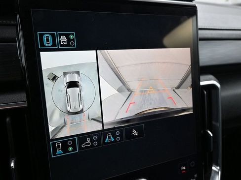 Used 2025 GMC Acadia Elevation image 13