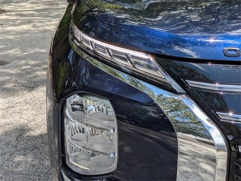 New 2025 Mitsubishi Outlander SE image 9