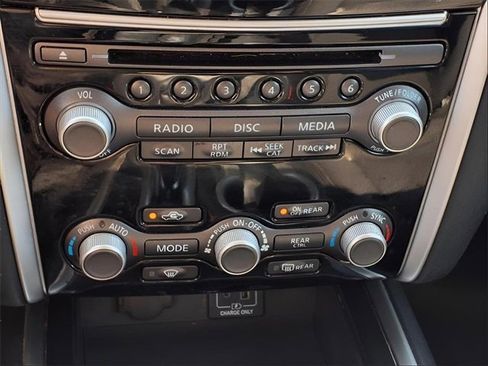 Used 2020 Nissan Pathfinder S image 25
