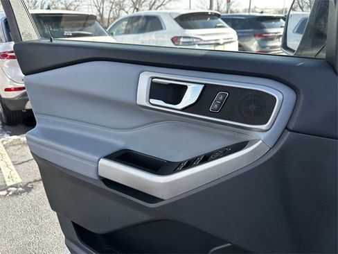 Certified 2022 Ford Explorer XLT w/ Equipment Group 202A image 31