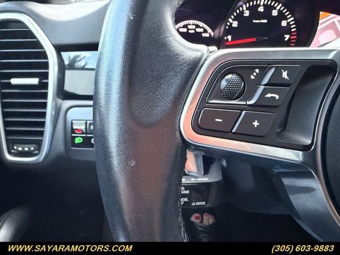 Used 2021 Porsche Cayenne Coupe image 28