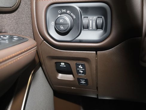 Used 2025 RAM 1500 Limited w/ Trailer Tow Group AWD/4WD image 37
