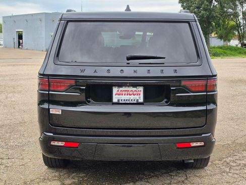Used 2024 Jeep Wagoneer Series II w/ Convenience Group I AWD/4WD image 17