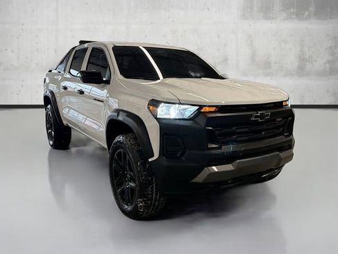 Used 2025 Chevrolet Colorado Trail Boss w/ Midnight Edition image 3