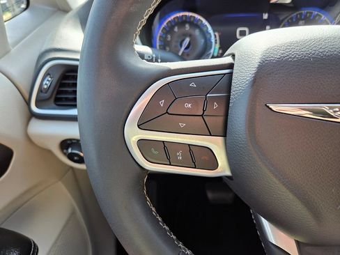 Used 2023 Chrysler Pacifica Touring-L FWD image 30