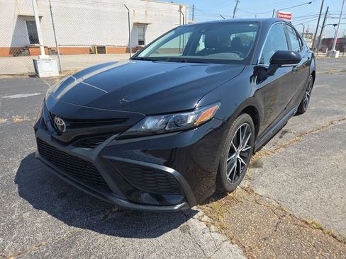 Used 2022 Toyota Camry SE FWD image 4