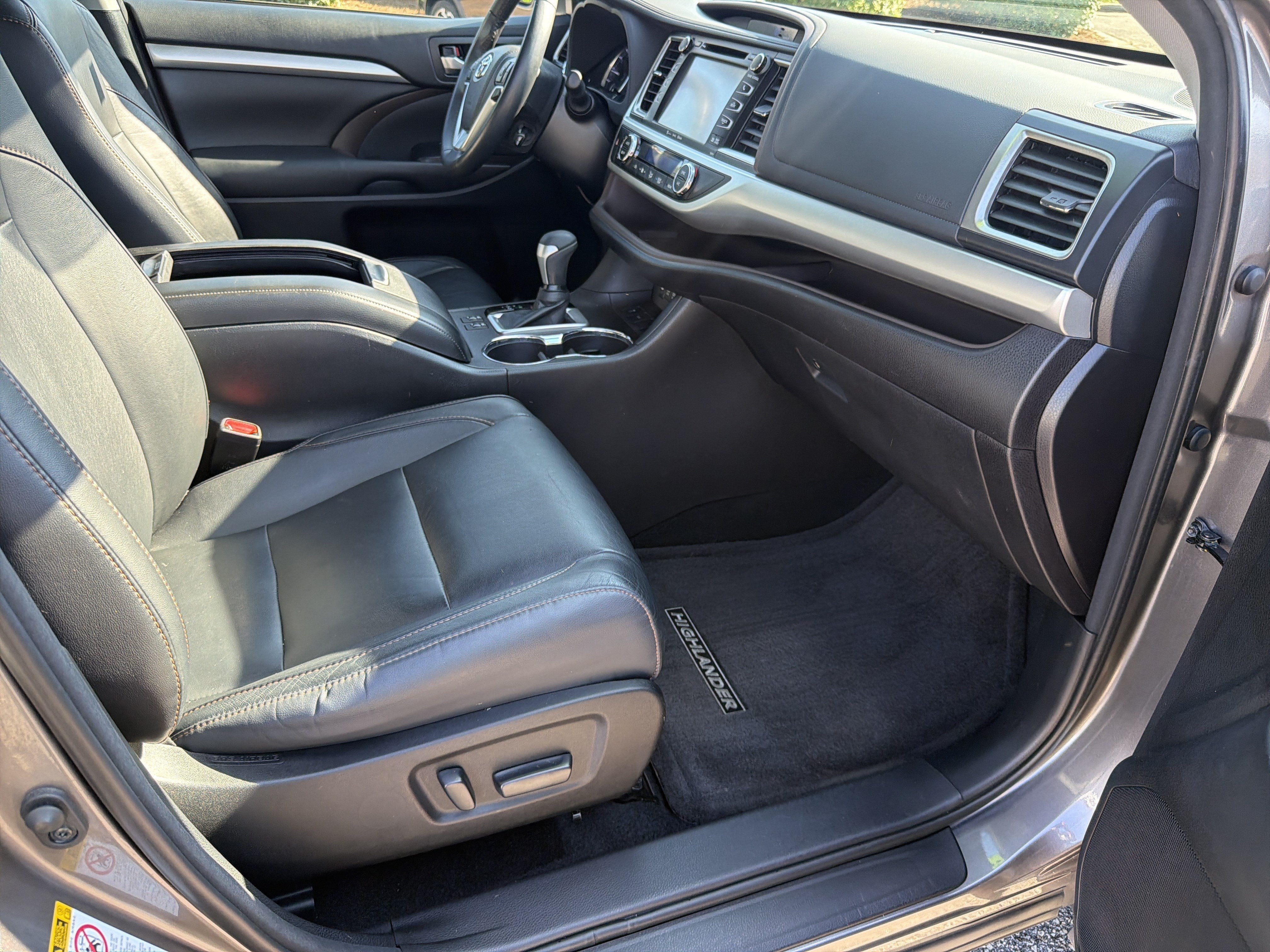 Used 2018 Toyota Highlander XLE FWD image 22
