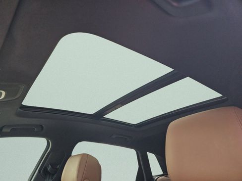 Used 2019 Audi e-tron Prestige w/ Prestige Package image 8