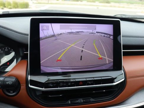 Used 2023 Jeep Compass Limited image 30