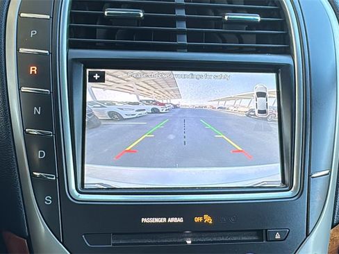 Used 2017 Lincoln MKX Reserve w/ Lincoln MKX Climate Package image 16