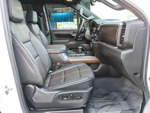 Used 2025 Chevrolet Silverado 1500 High Country AWD/4WD image 32