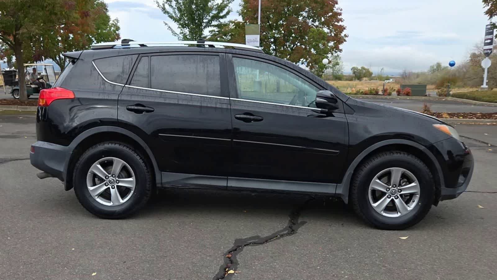 Used 2015 Toyota RAV4 XLE AWD/4WD image 9