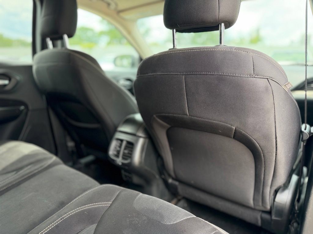 Used 2015 Jeep Cherokee Latitude FWD image 20