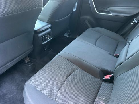 Used 2021 Toyota RAV4 LE AWD/4WD image 4
