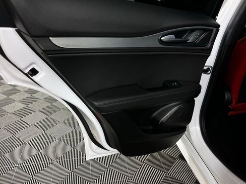 Used 2022 Alfa Romeo Stelvio Veloce image 32