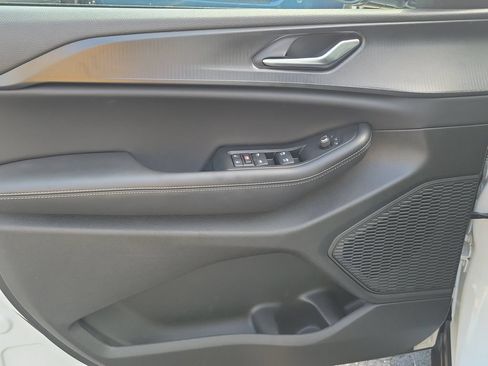 Certified 2025 Jeep Grand Cherokee Altitude RWD image 18