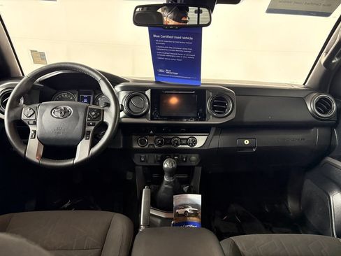 Used 2018 Toyota Tacoma TRD Off-Road w/ Technology Package AWD/4WD image 25
