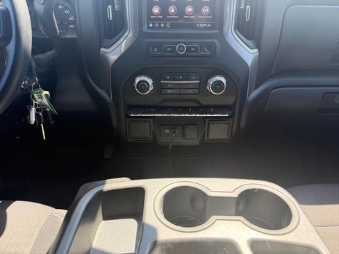 Used 2021 GMC Sierra 1500 4x4 Crew Cab w/ Sierra Value Package image 11