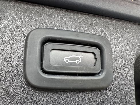 Used 2020 Land Rover Discovery Sport SE image 21