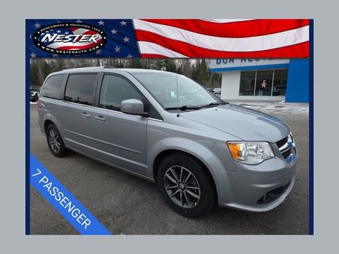 Used 2017 Dodge Grand Caravan SXT image 1