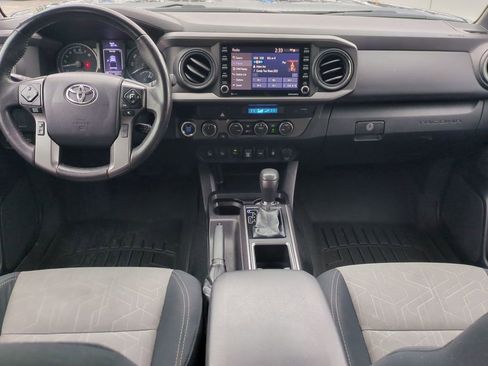 Used 2022 Toyota Tacoma TRD Off-Road image 19