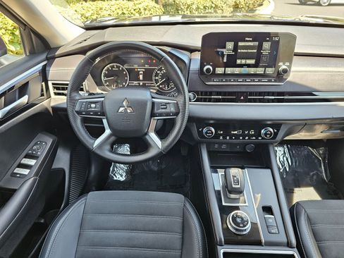 Used 2024 Mitsubishi Outlander SE Black Edition image 22